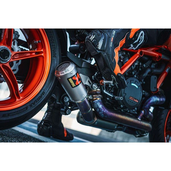 Kit Akrapovic “Evolution Line”